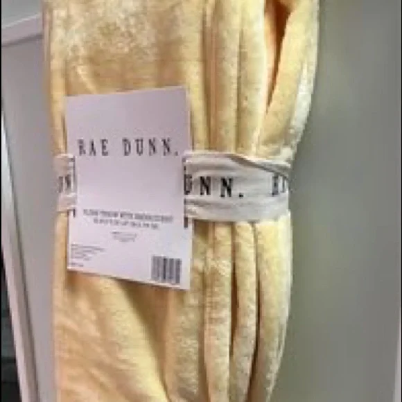 Beautiful Rae Dunn throw blanket. - Picture 4 of 4